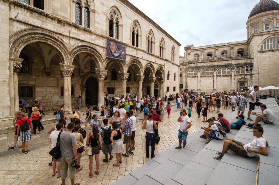 1.5-Hour Walking Tour of Dubrovnik's Old Town - Finding the Guide at Pile Square