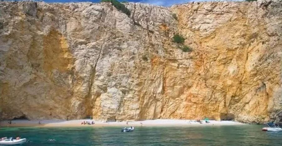3,5h Wild Bays: Swim & Snorkel with Capt. Bobo (Public) - Swimming, snorkeling, and cave passages