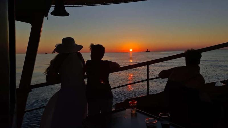 3hours Dolphin Sunset watching with unlimited drinks +dinner - Leaving Medulin harbor with the Sandra boat