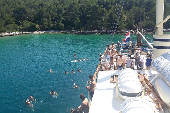 All Inclusive Brac and Solta islands swimming cruise - Lunch at sea, with three menu choices