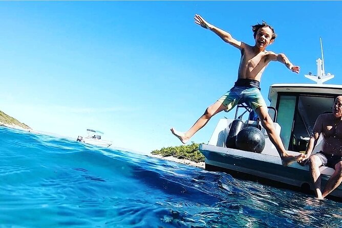 All-inclusive Gastro Blue Cave Tour from Split - Crew style and group size