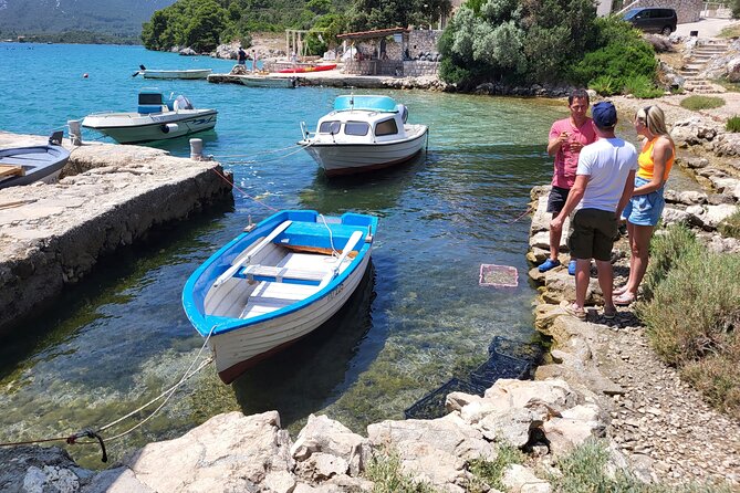 Authentic private viewpoint wine&dine tour - Who should book this day