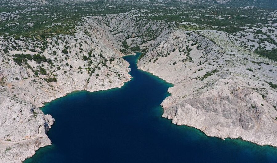 Baška: Rab Island and Zavratnica Fjord Boat Tour with Lunch - Boat comfort, space, and the sound system