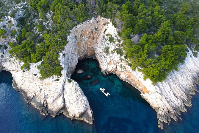 Bespoke private boat tour from Split & Trogir with a local expert - Choosing between the 22-foot boat, speedboat, and Saxdor
