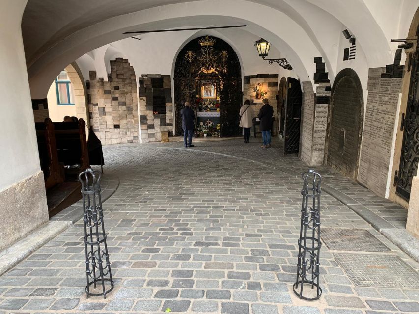 Best of Zagreb Walking Tour - Dolac Market and the story of Kumica