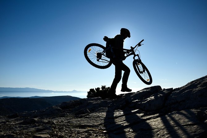 Biking Vidova - Skrip & museum of olive oil - Splitska - Postira - Starting high on Vidova Gora