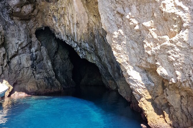 BLUE CAVE & 5 islands tour from Hvar - The crew can make a real difference