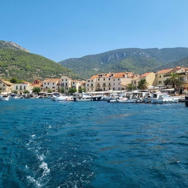 Blue Cave & Island Treasures: Komiža & 5 Gems Boat Tour - Budikovac Blue Lagoon: your best chance to get in the water