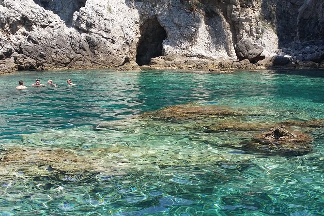 BLUE CAVE private speedboat tour with drinks - Who will enjoy this tour most?
