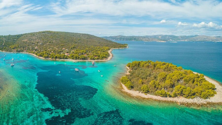 Blue Lagoon and hidden gems of island Šolta - Lunch by the water in Stomorska Bay