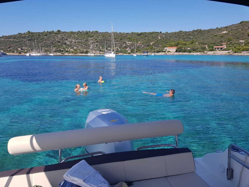 Blue Lagoon and hidden gems of island Šolta - The final snorkeling stop