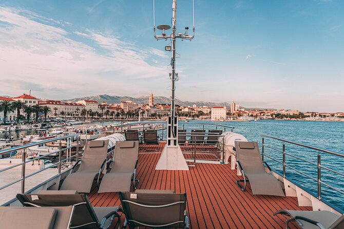 Blue Lagoon, Borkko Beach & Šolta from Split with LUNCH & DRINKS - Food, service, and the feel on board
