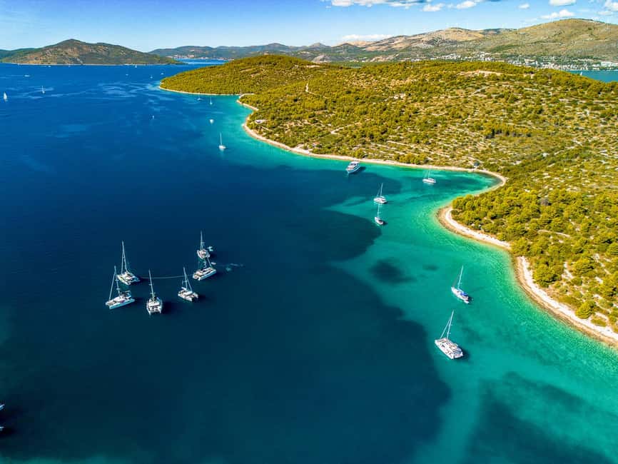 Blue Lagoon & Šolta Small-Group Boat Tour from Split - What the crew and boat add to the price