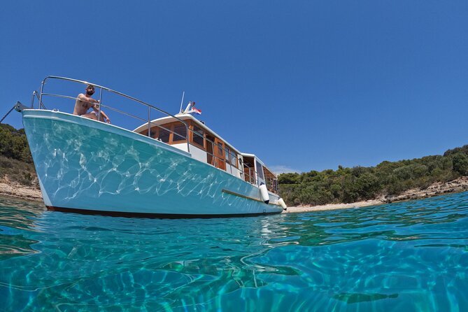Boat Tour at Delfina Hvar - Red Rocks and the south coast of Hvar