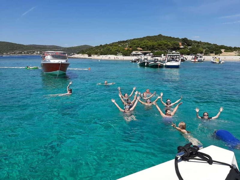 Brač: Blue Cave Island Hopping Luxury Tour - Palmižana pairs a botanical garden with sea air