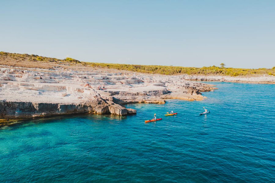 Cape Kamenjak: Kayak Tour with Cave Experience - Parking and finding the Jistra station