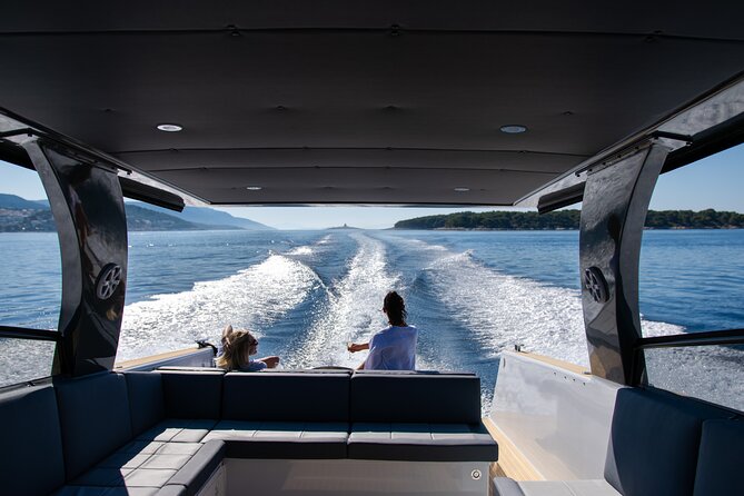 Colnago 45 - Luxury Private Speedboat Tours - Antonia and Dario shape the mood on board