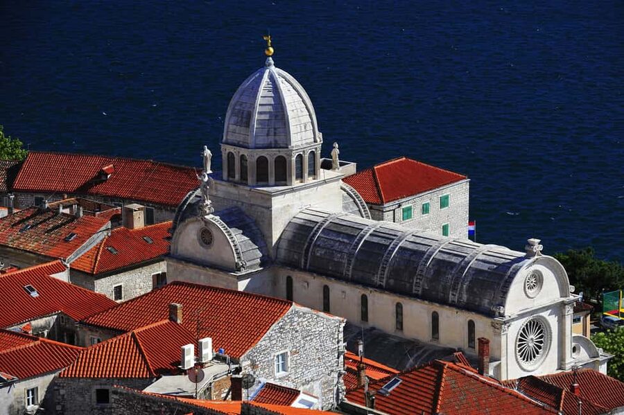 Dalmatian Delights: Food & Wine Tour from Split or Trogir - The short ride to Ranch Rak