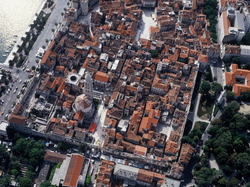 Discover The Old Town Split 1.5h walking Small group tour - How the guiding style affects your experience