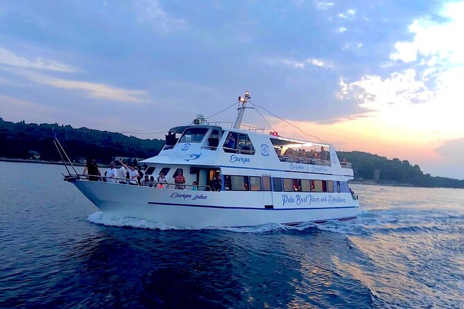 Dolphin Watching & Sunset Boat Tour With Dinner and Drinks - Who Will Enjoy This Cruise Most?