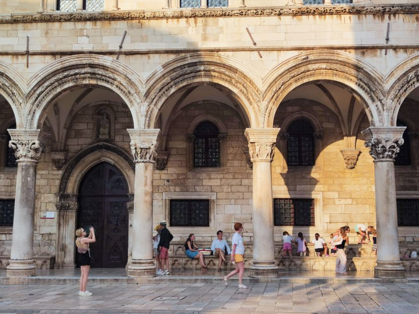 Dubrovnik: 2h Old Town Private Guided Tour - Onofrio’s Fountain and everyday Dubrovnik