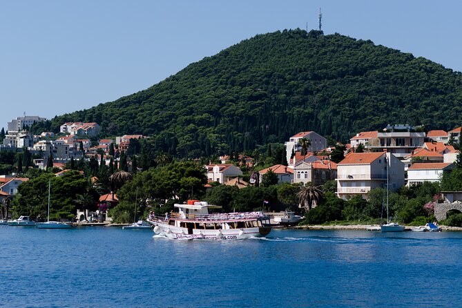 Dubrovnik: 3 Islands Boat Tour with Lunch & drinks(FR, ES, EN) - How crowded and comfortable is the boat?
