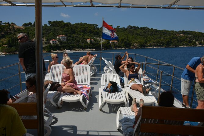 Dubrovnik: 3 Islands Boat Tour with Lunch & drinks(FR, ES, EN) - Boarding the TRITON at Dubrovnik’s Green Market