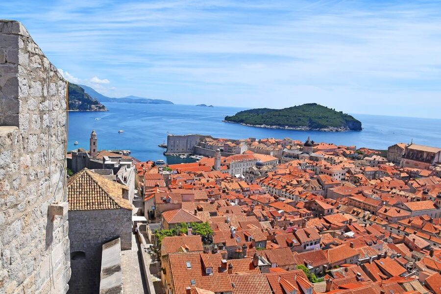 Dubrovnik: City Walls Early Morning or Sunset Walking Tour - The guides make the difference