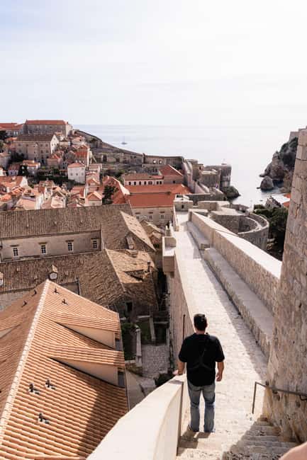 Dubrovnik: City Walls Guided Tour-Small Group Experience - Guides who add more than dates