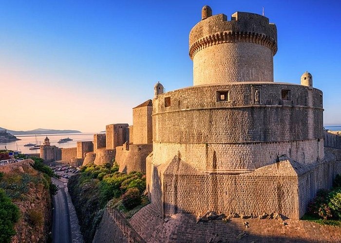 Dubrovnik City Walls Walking Tour (entrance ticket included) - Heat, stairs, and the pace of the walk