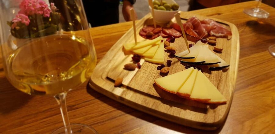 Dubrovnik: Croatian Food, Wine & Old Town Highlights Tour - What the $161 price really covers