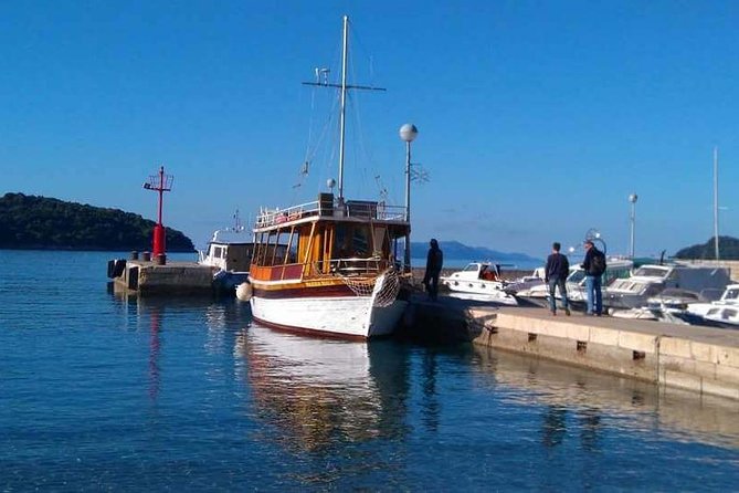 Dubrovnik Elafiti Islands Cruise with Lunch, Drinks and Pickup - Lunch on board is more than a packed sandwich