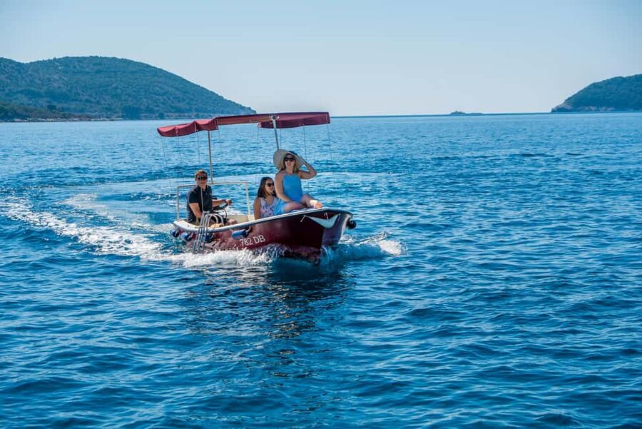 Dubrovnik: Elaphiti Islands Boat Rental - Setting out from Dubrovnik toward the Elaphiti Islands