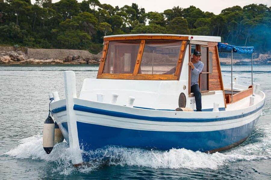 Dubrovnik: Full-Day Blue Cave & Elaphiti Islands Boat Tour - What the small boat changes