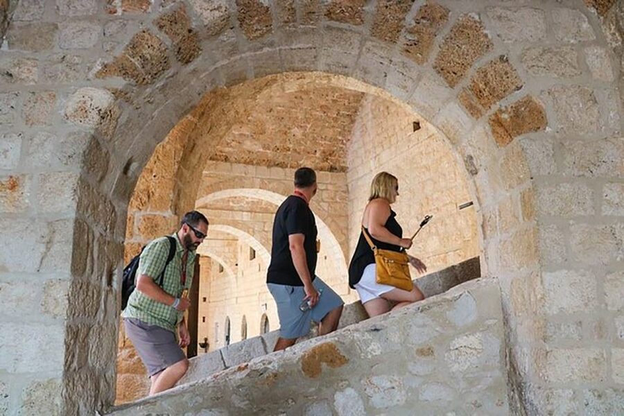 Dubrovnik: Game of Thrones and City Walls Walking Tour - Meeting at Pile Square by the Amerling Fountain