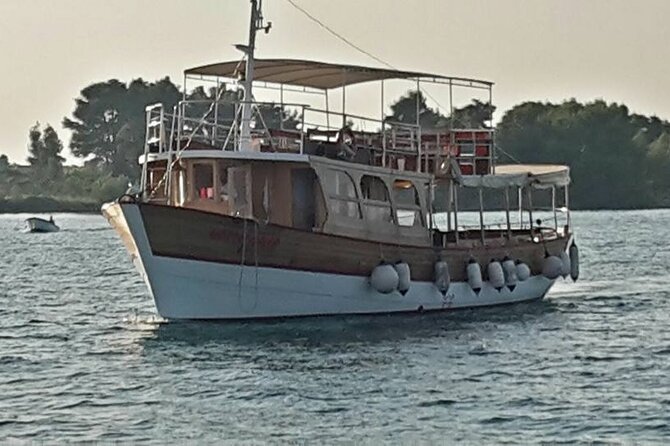 Dubrovnik Islands Boat Tour with Lunch and Unlimited Drinks - Lunch on board, with the grill in full view