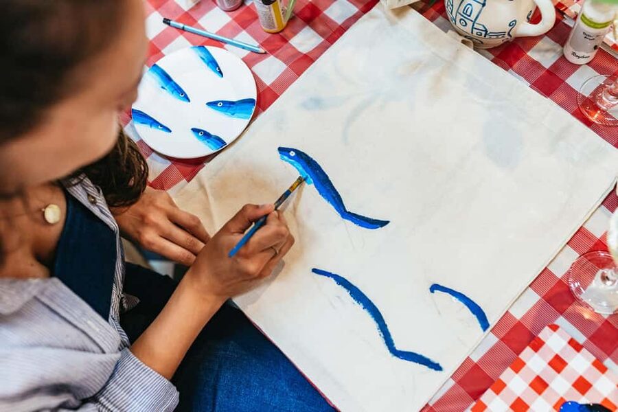 Dubrovnik: Local Wine, Dine and Design Workshop - Painting a Dubrovnik souvenir at Nalješkovićeva 6