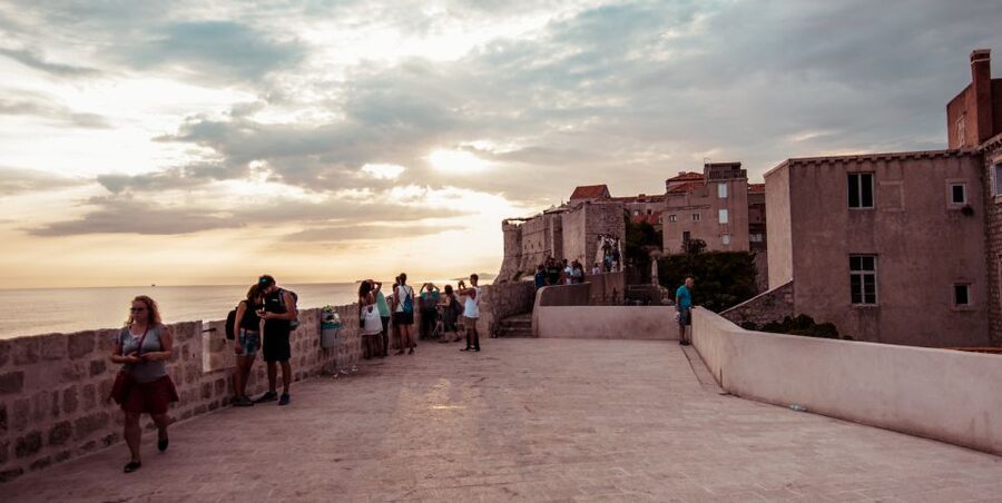 Dubrovnik: Old Town & City Walls Guided Tours Combo - Timing, heat, and the gap between tours