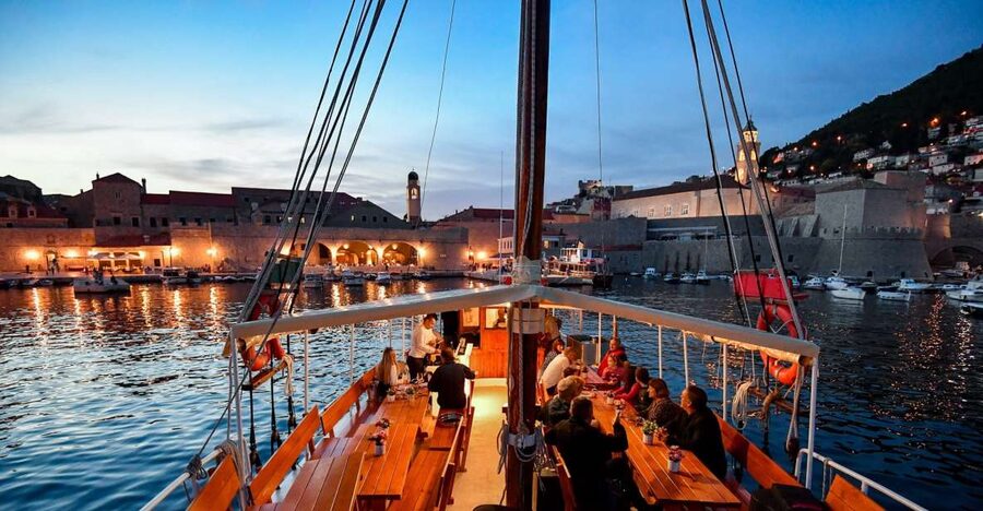 Dubrovnik: Old Town Cruise with Lunch - Setting Out From Dubrovnik’s Old Port