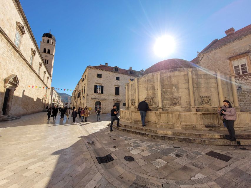 Dubrovnik: Old Town Highlights Tour with Audio Guide - Architecture, streets, and the map route