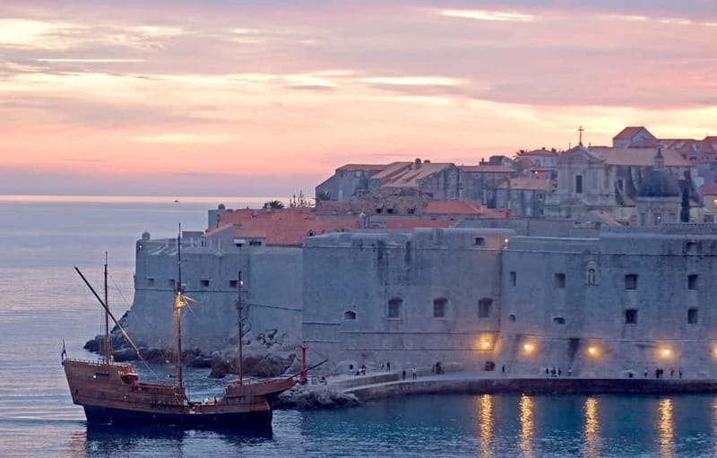 Dubrovnik: Panoramic Sunset Cruise on Karaka Ship - Drinks and the onboard mood