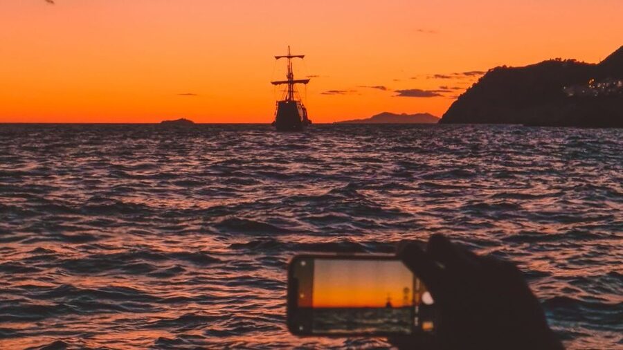 Dubrovnik: Private Boat Cruise at Sunset with Champagne - Sailing past Dubrovnik’s medieval walls