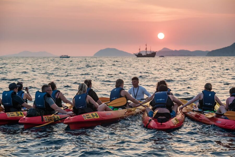 Dubrovnik: Sunset Kayaking and Snorkeling Tour - Sunset and wine at Pile Bay