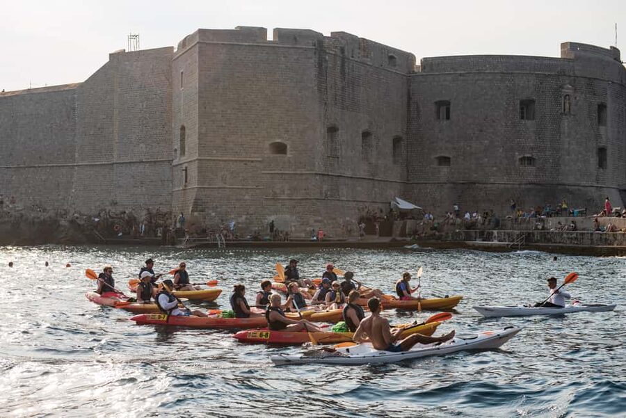Dubrovnik: Sunset Sea Kayaking Tour - Sunset, wine, and what is included