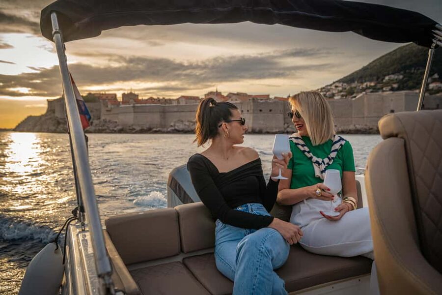 Dubrovnik: Sunset Tour With Panorama Of City Walls - How the guides shape the experience