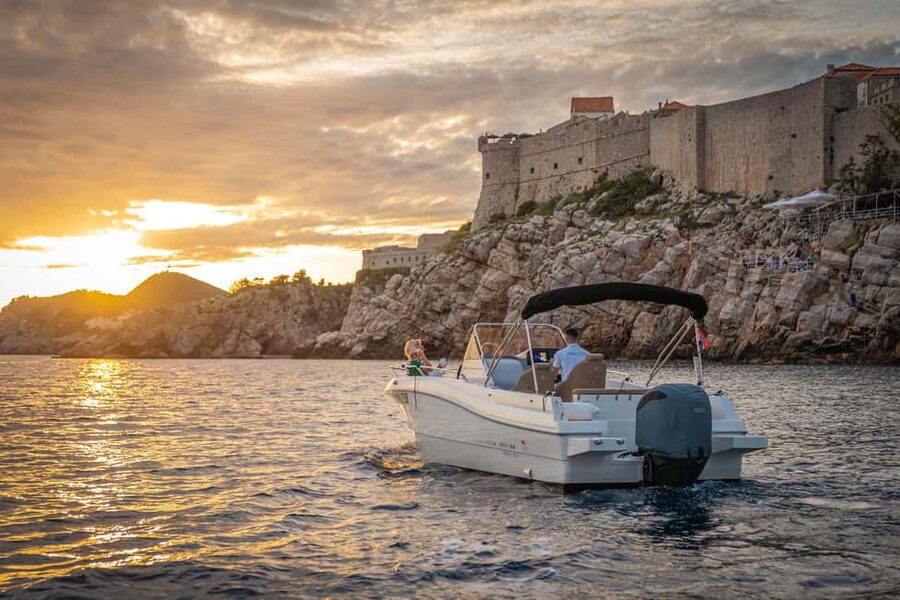 Dubrovnik: Sunset Tour With Panorama Of City Walls - The final stretch as daylight fades