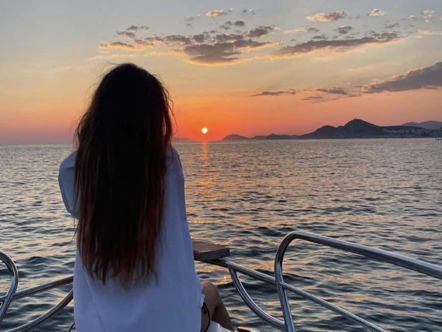 Dubrovnik: Sunset tour - Leaving the Old Port as the evening begins