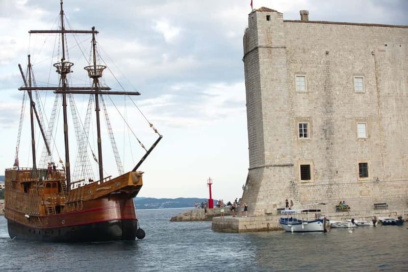Dubrovnik walking tour and cruise on Karaka ship - What you see during the 45-minute cruise