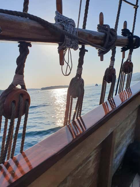 Dubrovnik walking tour and cruise on Karaka ship - Who will enjoy this most