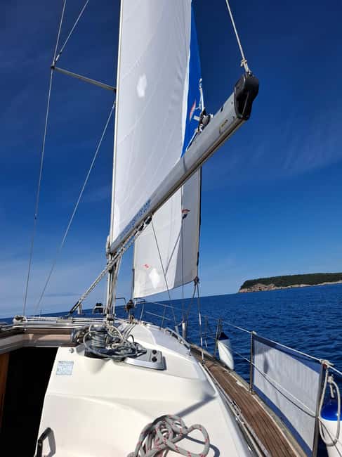 Dubrovnik yacht cruise-Elafity islands & Blue cave - Sailing between the islands